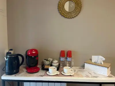 Plateau bouilloire dans l'établissement Anita
