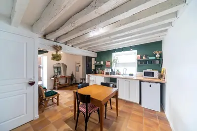 Cuisine ou kitchenette dans l'établissement Le Clos de la Tour
