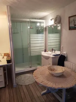 Salle de bains dans l'établissement CHAMBRE PRIVÉE à LA FERME