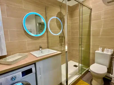 Salle de bains dans l'établissement Suite Clovis - 1