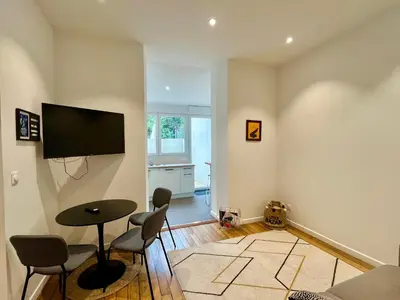 Télévision ou salle de divertissement dans l'établissement Suite Clovis 2