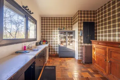 Cuisine ou kitchenette dans l'établissement Maison les deux cèdres, 6ch, vue sublime & jardin - propriété partagée