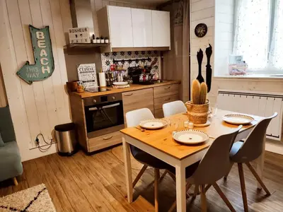 Cuisine ou kitchenette dans l'établissement Escapade Disney, charmant appartement dans maison avec entrée indépendante et place de parking