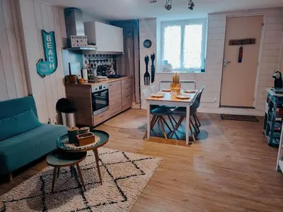 Cuisine ou kitchenette dans l'établissement Escapade Disney, charmant appartement dans maison avec entrée indépendante et place de parking