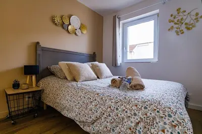 Un ou plusieurs lits dans un hébergement de l'établissement Joli appartement, Le Bouchon Rémois, centre ville