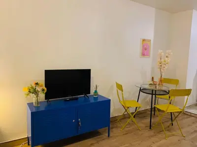 Télévision ou salle de divertissement dans l'établissement cocooning modern design studio