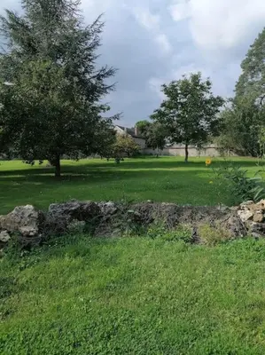 Jardin de l'établissement Charmant gîte : Les flambeaux