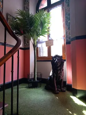 Plan de l'établissement LES LOGES DU THEATRE Emplacement EXCEPTIONNEL et CHIC 160m2 MAISON PRIVÉ 14 personnes MAX tout équipé a 200m de l'AVENUE DE CHAMPAGNE et toutes commodités DEGUSTATION CHAMPAGNE OFFERTE jacuzzi sauna jeux velos