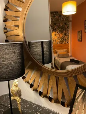Coin salon dans l'établissement LES LOGES DU THEATRE Emplacement EXCEPTIONNEL et CHIC 160m2 MAISON PRIVÉ 14 personnes MAX tout équipé a 200m de l'AVENUE DE CHAMPAGNE et toutes commodités DEGUSTATION CHAMPAGNE OFFERTE jacuzzi sauna jeux velos