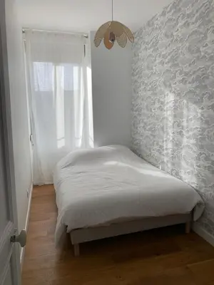 Un ou plusieurs lits dans un hébergement de l'établissement Champagne! Appartement spacieux Reims centre