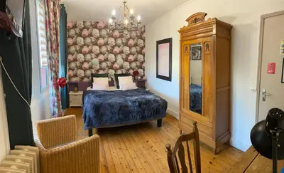 Un ou plusieurs lits dans un hébergement de l'établissement LOGIS HOTEL BELLEVUE RESTAURANT LA POMME d'OR