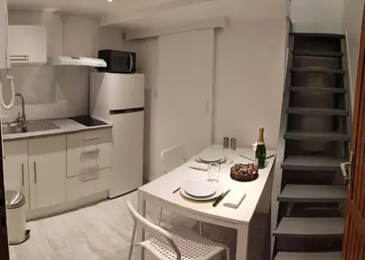Cuisine ou kitchenette dans l'établissement Studette Rémoise