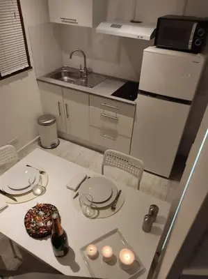 Cuisine ou kitchenette dans l'établissement Studette Rémoise