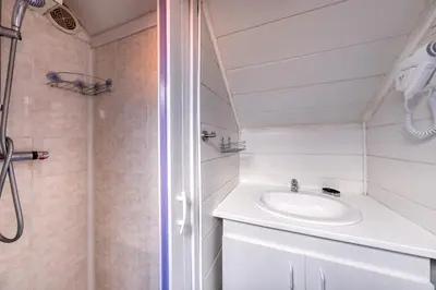 Salle de bains dans l'établissement Logements ouvriers à la campagne
