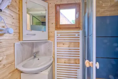 Salle de bains dans l'établissement Logements ouvriers à la campagne