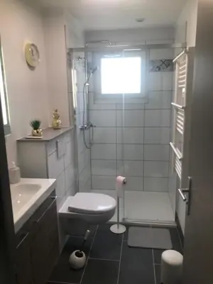 Salle de bains dans l'établissement Le Gîte Champenois