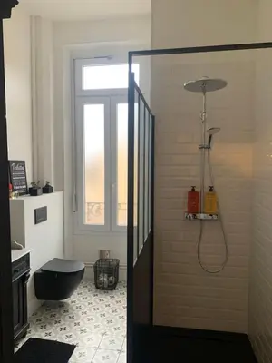 Salle de bains dans l'établissement L Oôte appart