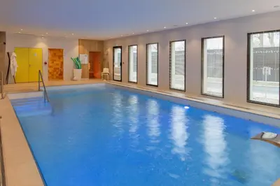 Piscine de l'établissement Domitys La Clef des Arts ou située à proximité