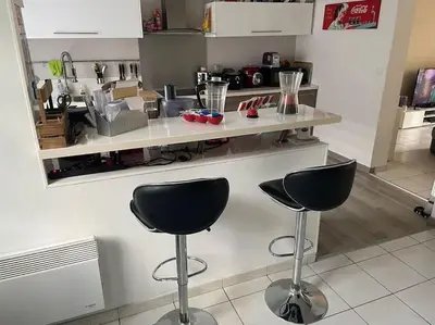 Cuisine ou kitchenette dans l'établissement centre Pierrefonds superbe appartement + parking