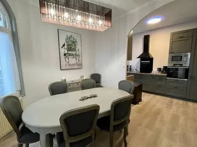 Cuisine ou kitchenette dans l'établissement Suites Mana - La Perle des Isles , Superbe maison Art déco avec balnéothérapie