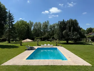 Piscine de l'établissement Chalet romantique Terrasse privée Île aux Palmiers ou située à proximité