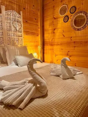 Plan de l'établissement L'Enseigne -Location de 2 chalets privatifs avec Spa