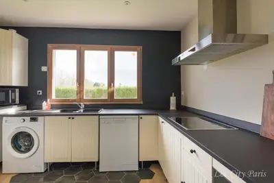 Cuisine ou kitchenette dans l'établissement Maison de Charme - Parc Asterix - proche Mer de Sable - Villepinte - Aéroport CDG