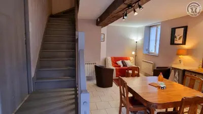 Coin salon dans l'établissement La Hulottière Chouette Gîte