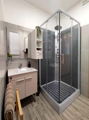 Salle de bains dans l'établissement Groom Épernay - Le Petit Tonnelier