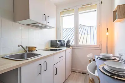Cuisine ou kitchenette dans l'établissement Bali - Studio agréable et central - Proche Arena