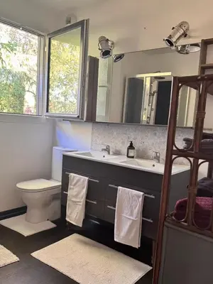 Salle de bains dans l'établissement Au Gré Des Lis