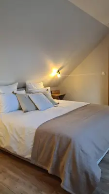 Un ou plusieurs lits dans un hébergement de l'établissement Ô Nuit Claire, superbe longère avec spa.
