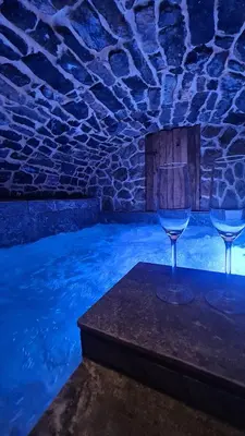 Piscine de l'établissement Ô Nuit Claire, superbe longère avec spa. ou située à proximité