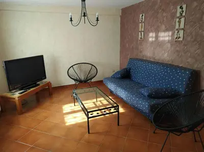 Télévision ou salle de divertissement dans l'établissement Maison indépendante avec 3 chambres
