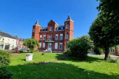 Jardin de l'établissement Le petit Château Avesnois - studio pour 1 personne - Cuisine Partagée
