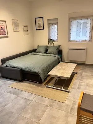 Un ou plusieurs lits dans un hébergement de l'établissement Le Rémois studio cosy hyper centre