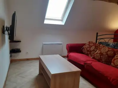 Télévision ou salle de divertissement dans l'établissement studio atypique et reposant