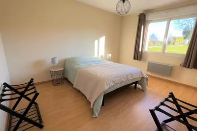 Un ou plusieurs lits dans un hébergement de l'établissement Maison avec véranda - Gîte de l'Arbrisseau