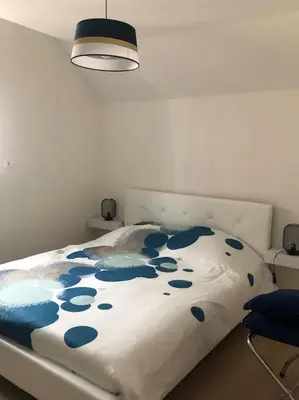 Un ou plusieurs lits dans un hébergement de l'établissement Une maison agréable pour se détendre