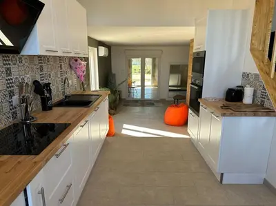 Cuisine ou kitchenette dans l'établissement Gite 5 chambres, piscine intérieure, proche du Der