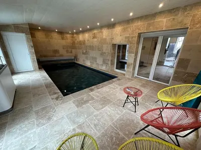 Piscine de l'établissement Gite 5 chambres, piscine intérieure, proche du Der ou située à proximité