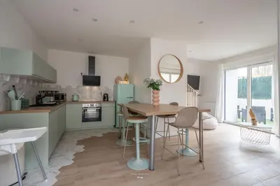 Cuisine ou kitchenette dans l'établissement *Disneyland-Paris à 15 min* 7pers, Wifi, Netflix