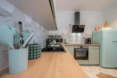 Cuisine ou kitchenette dans l'établissement *Disneyland-Paris à 15 min* 7pers, Wifi, Netflix
