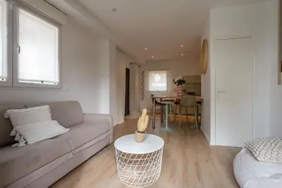 Coin salon dans l'établissement *Disneyland-Paris à 15 min* 7pers, Wifi, Netflix
