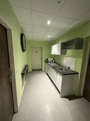 Cuisine ou kitchenette dans l'établissement L'Entrepotes