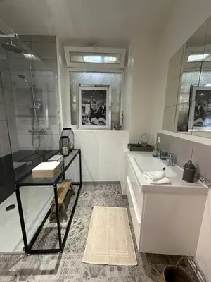 Salle de bains dans l'établissement Le pétillant - Reims Cathédrale
