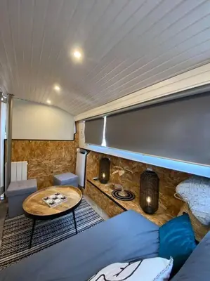 Coin salon dans l'établissement Charmant bateau sur la Marne le VIKING