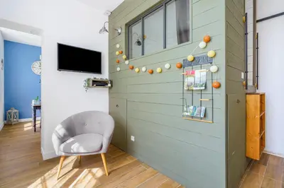 Télévision ou salle de divertissement dans l'établissement Le Petit Cocon au calme avec place de parking - Your Sweet Loc