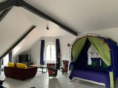 Télévision ou salle de divertissement dans l'établissement L’INSOLITE