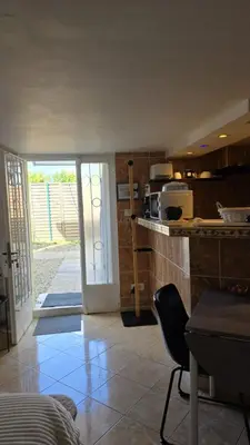 Cuisine ou kitchenette dans l'établissement Super Studio meublé avec piscine partagée